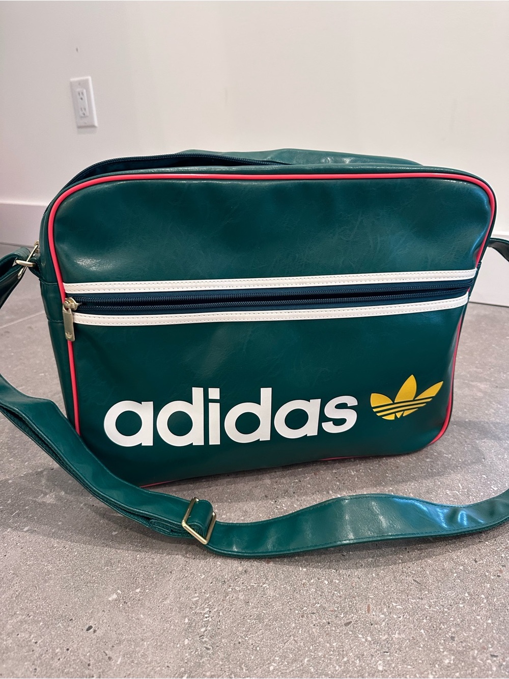 Adidas OG AIRLINER BAG - Picture 6 of 8